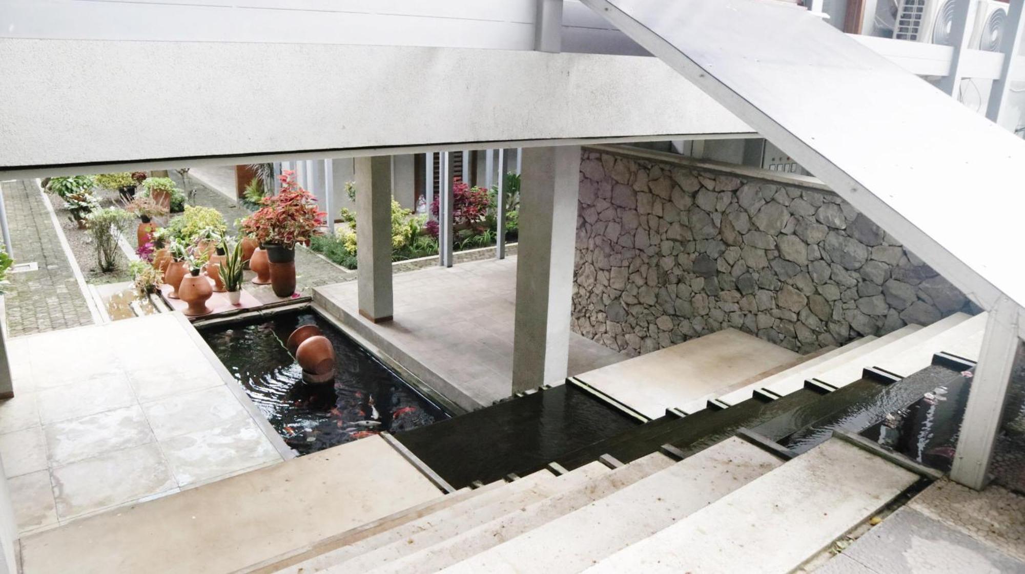 Proven Living Hotel Bandung Exterior photo
