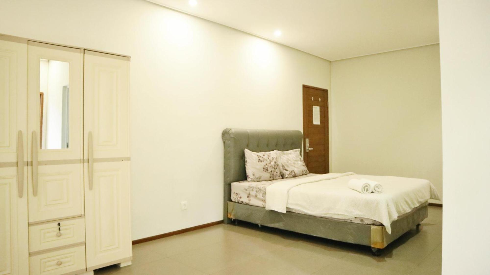 Proven Living Hotel Bandung Exterior photo